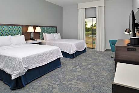 Queen Room with Bath Tub - Mobility Access/Non-Smoking