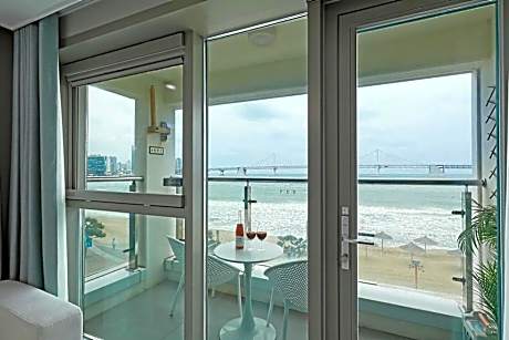 Deluxe Studio with Panoramic Ocean View