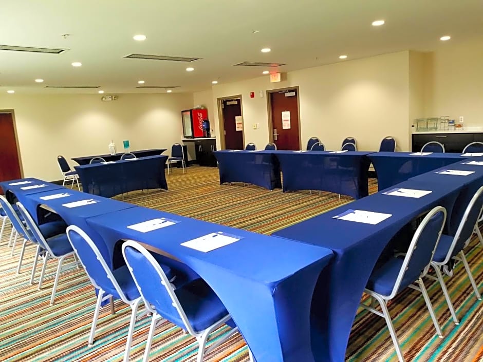 Holiday Inn Express Hotel & Suites Mebane By IHG