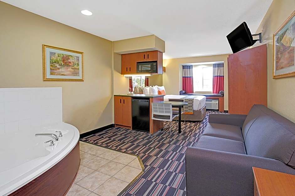 Microtel Inn & Suites By Wyndham Bushnell