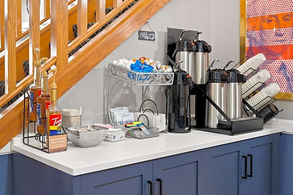 AmericInn by Wyndham Dickinson