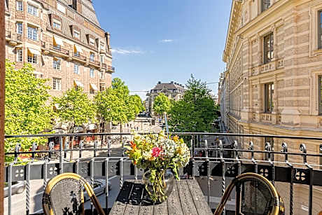 Crystal Plaza Hotel