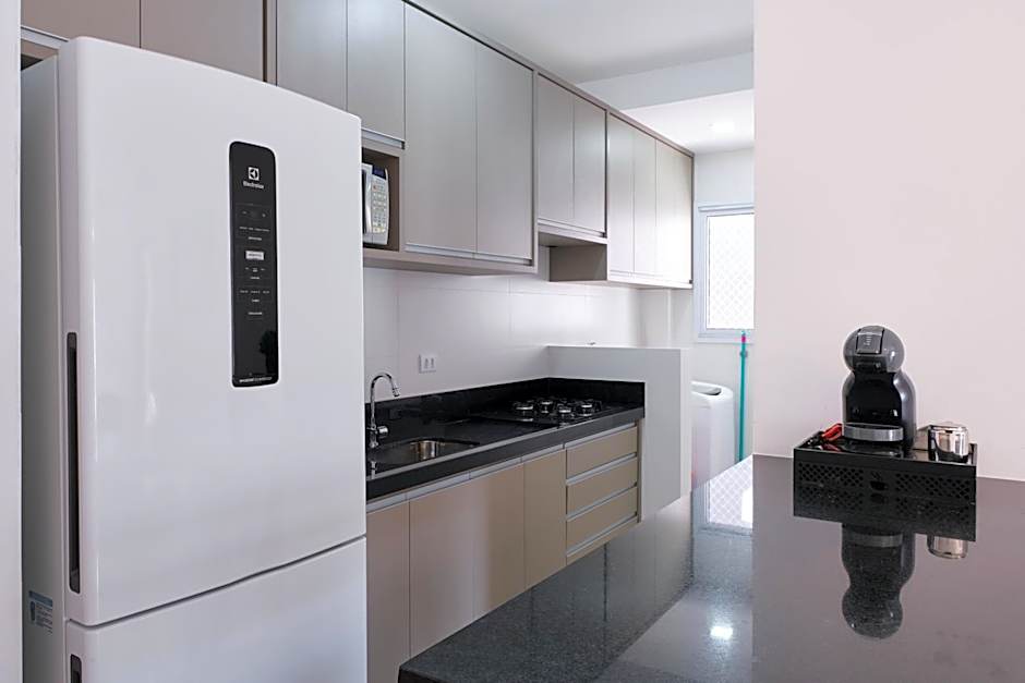 2 QUARTOS com Churrasqueira na Varanda, Piscina, Garagem interna, WiFi 500mbps, Ar Condicionado e Telas de Proteção