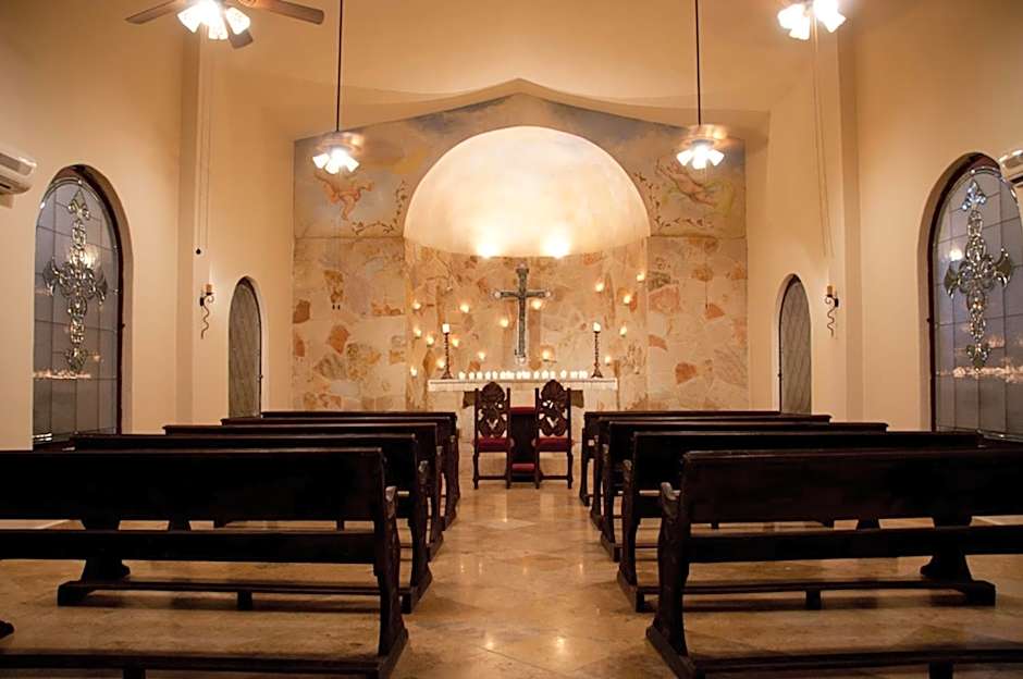 El Encanto Inn & Suites