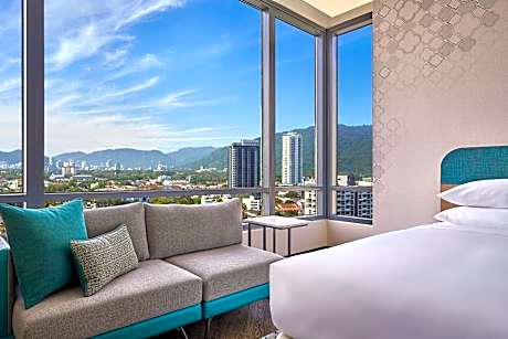 Club Level King Room with City View