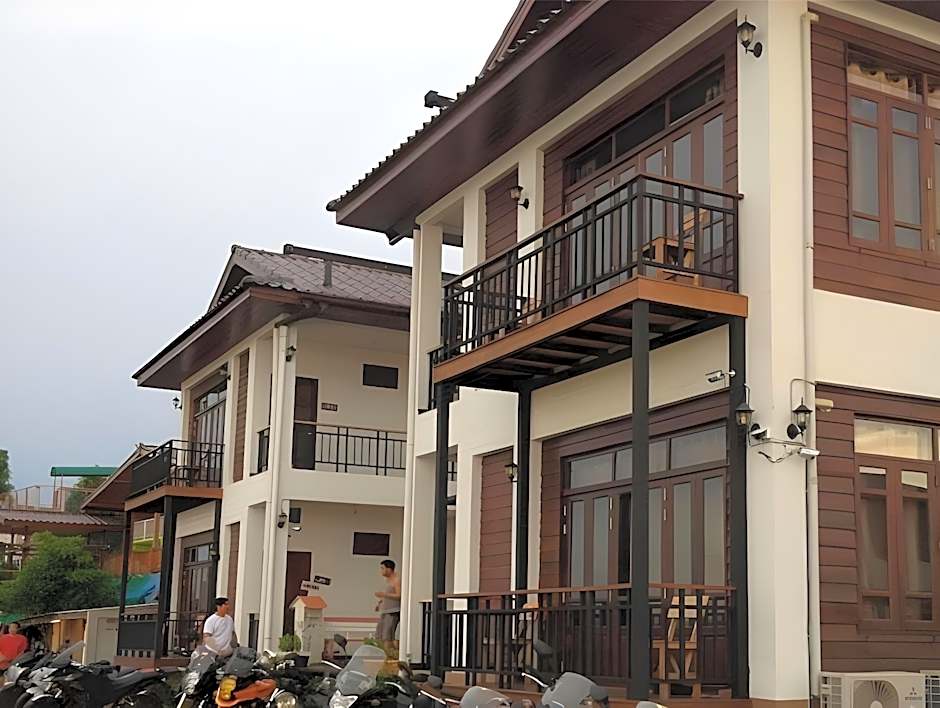 Norn Nab Dao Rimkhong Hotel