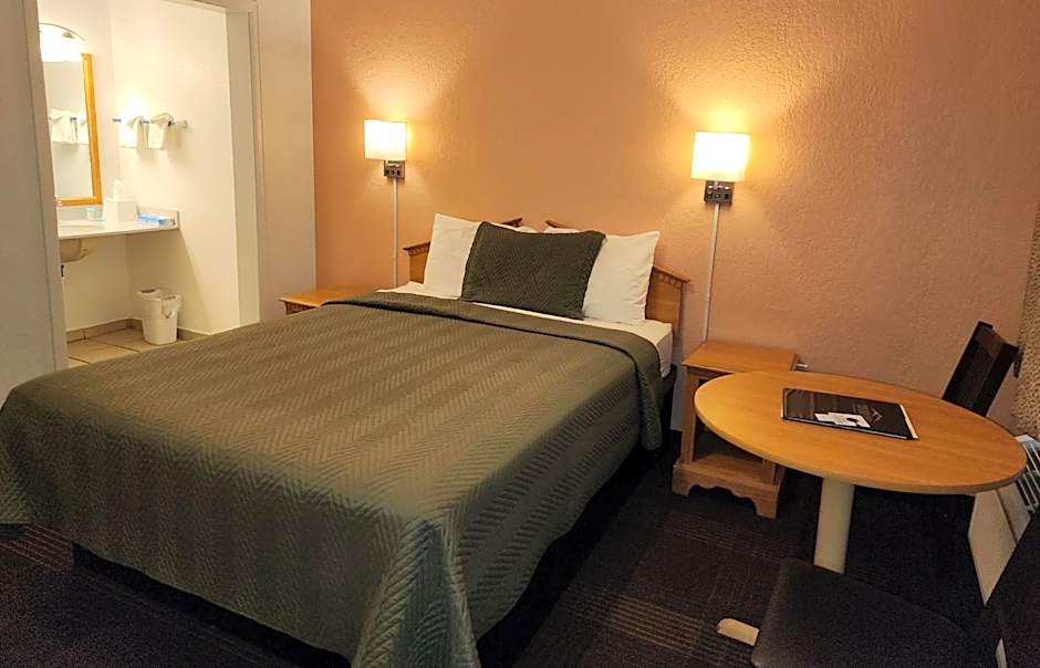 Photo 1 of 6 of 1 Queen Bed