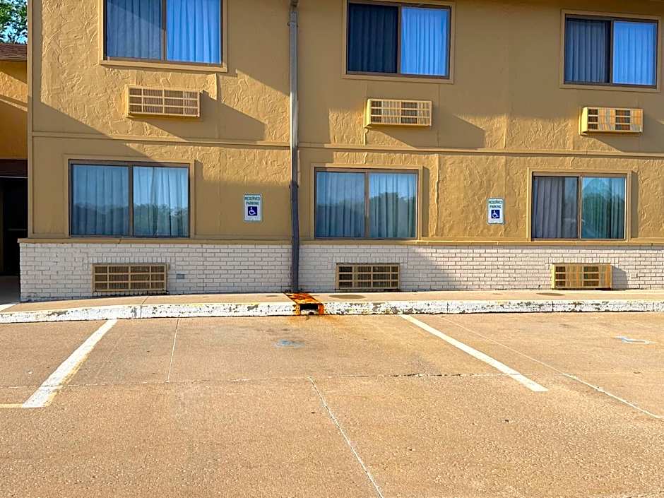 Super 8 by Wyndham Macomb