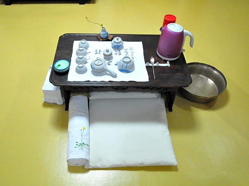 Gallery Jin Hanok Guesthouse
