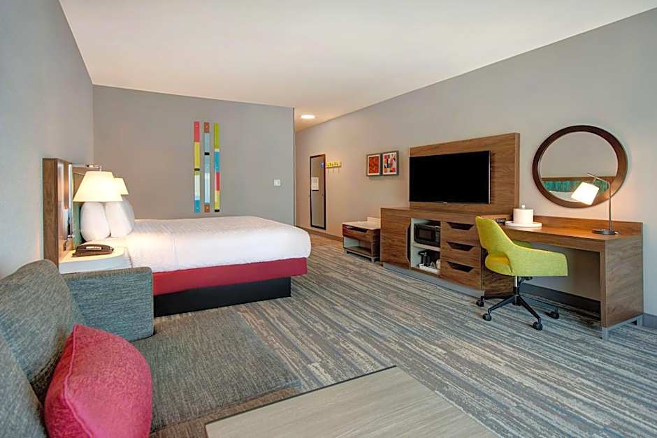 Photo 1 of 6 of 1 King Bed with Sofabed