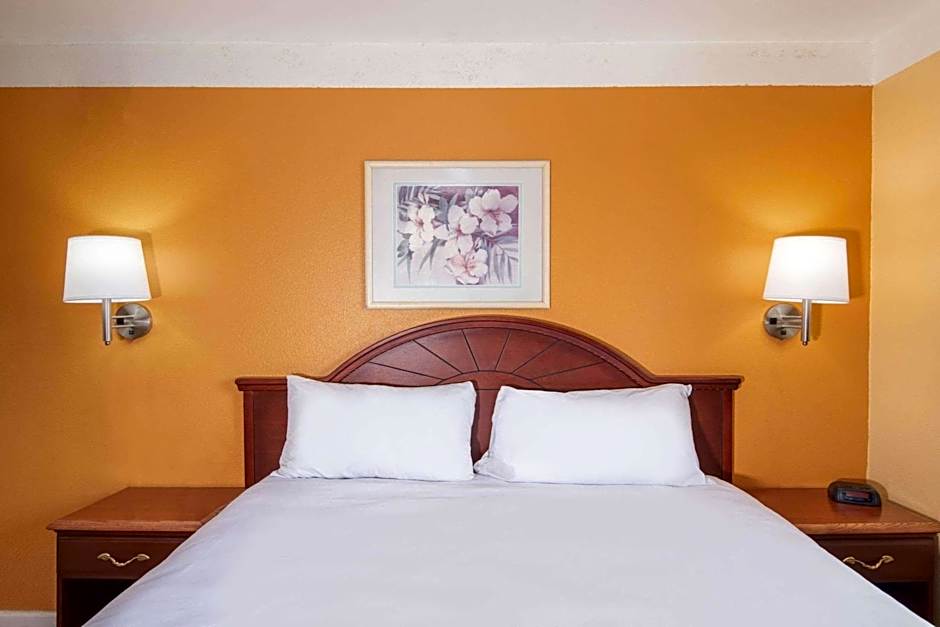Travelodge by Wyndham Kingman