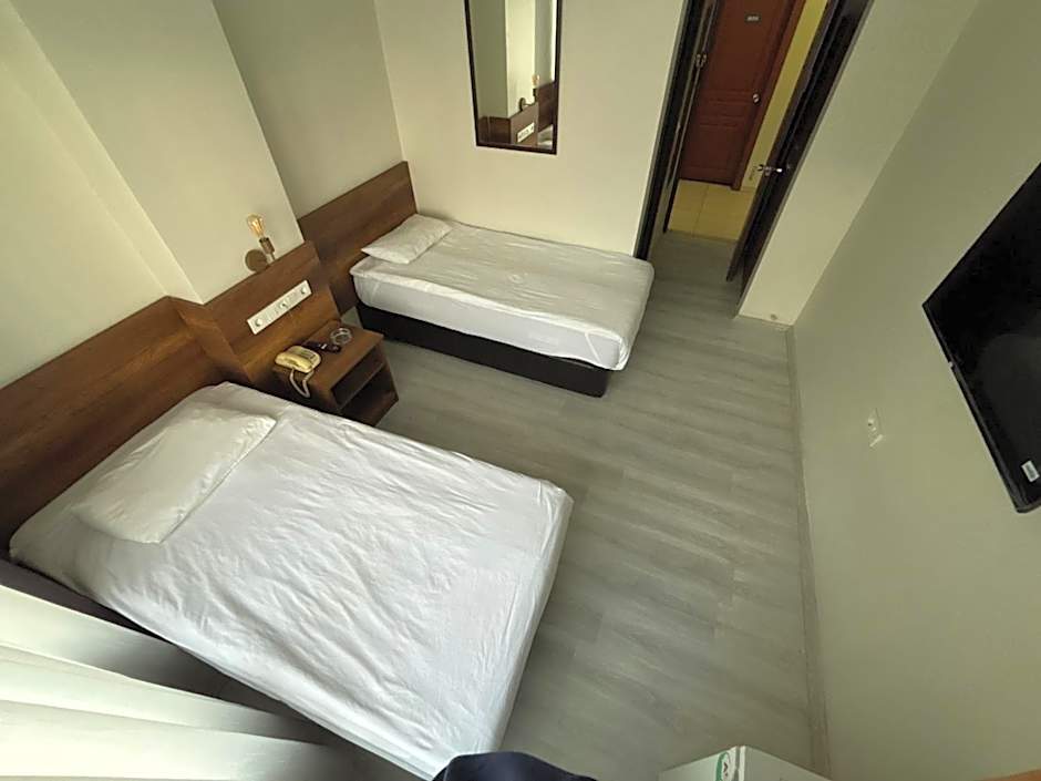 Altinnal Hotel