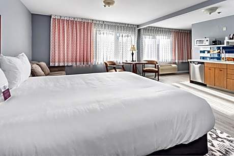 Queen Room with Two Queen Beds - Kitchenette