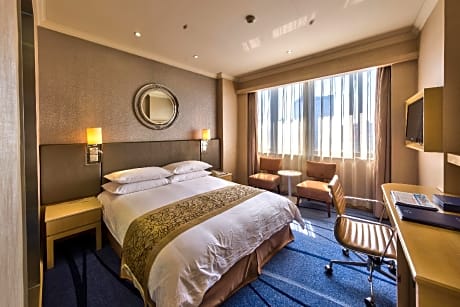 Business Queen Room