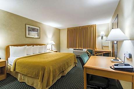 1 King Bed, Nonsmoking
