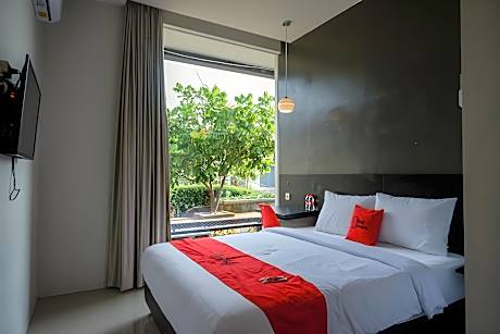 RedDoorz Plus near Solo Baru