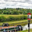 Narrowboat at Weedon