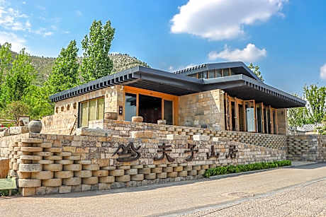 QuFu Nishan Shengjing Confucius Mountain Residence Hotel