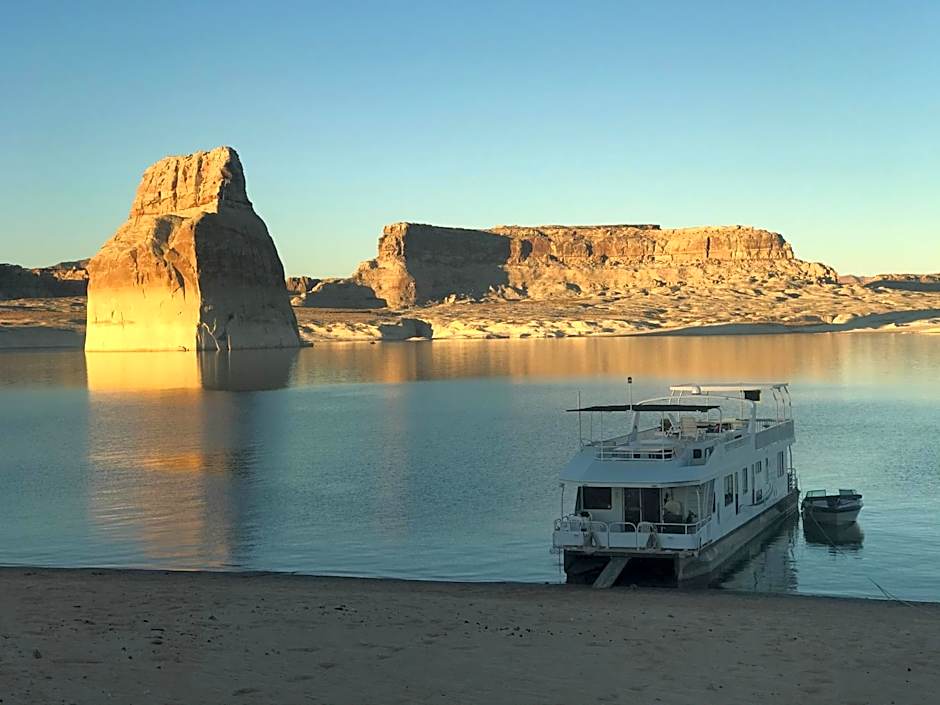 Desert Frontier with Garage, Boat Space, & WFH Workspace