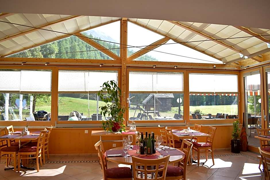 Restaurant & Hostel Hole in One