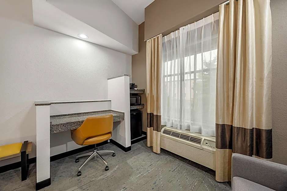 Comfort Suites Perrysburg - Toledo South