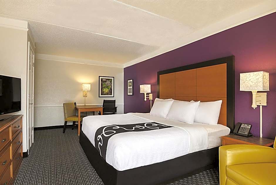 Baymont by Wyndham Greenville Woodruff Rd