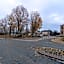Sur la place , centre village cosy & calme 2CH