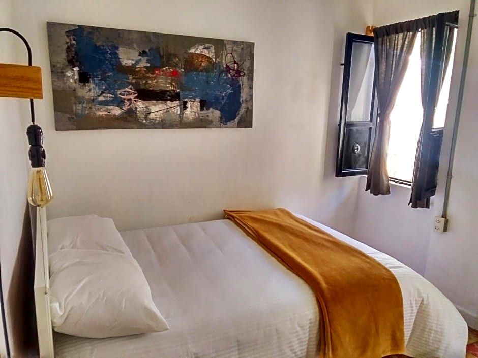 La Tozi Hotel