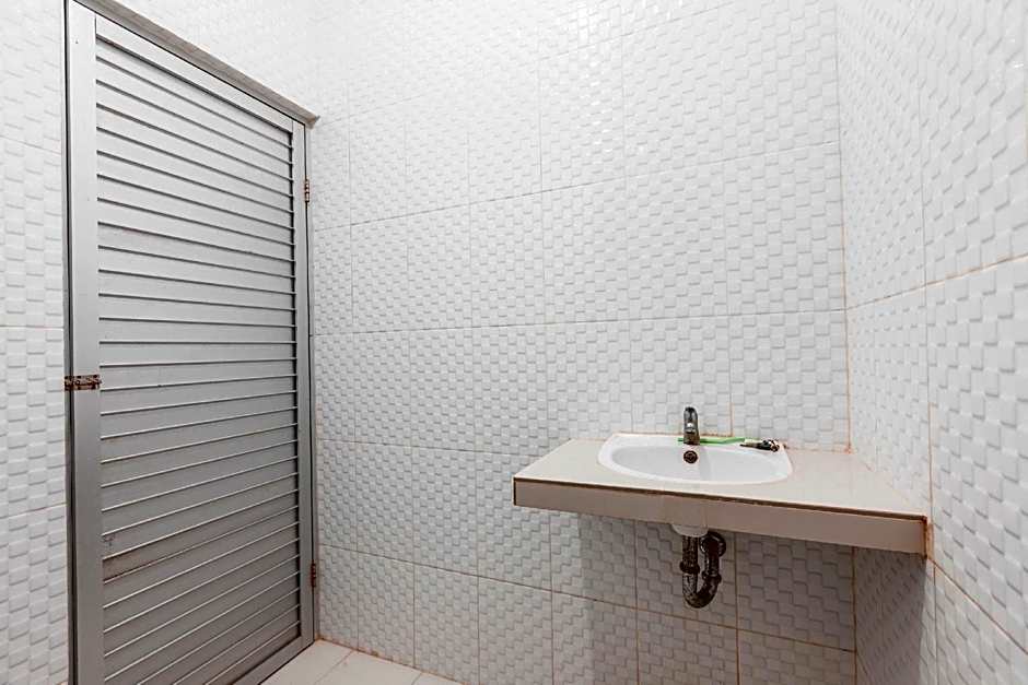 OYO 2364 Cempaka Harapan Indah