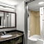 HomeTowne Studios by Red Roof Richmond - Airport Sandston