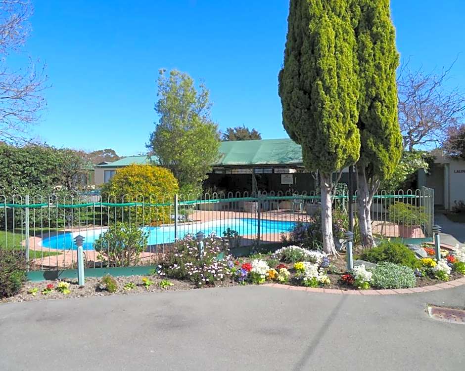 Commodore Court Motel