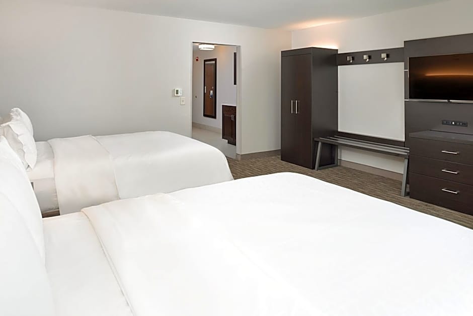 Holiday Inn Express & Suites Pueblo By IHG