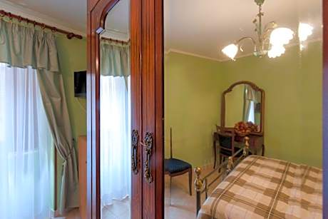 Double Room with Private External Bathroom