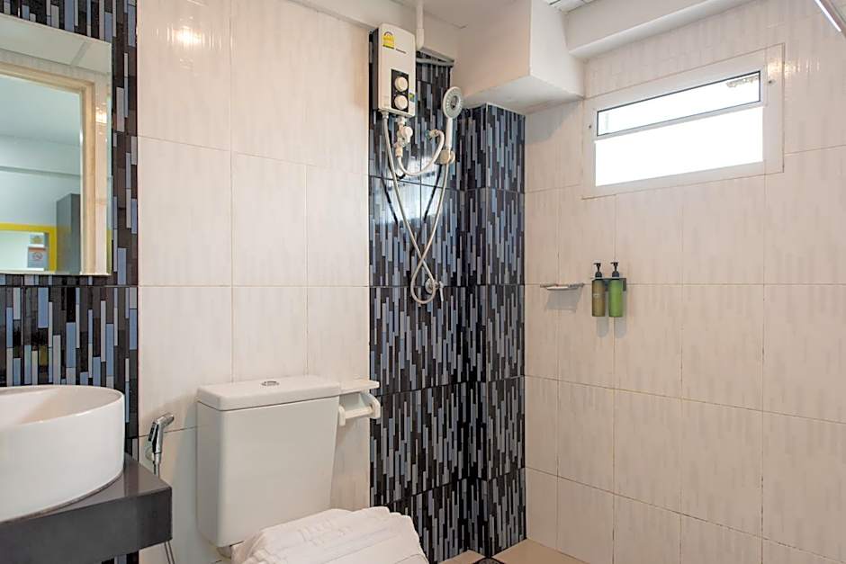 Riski Residence Bangbuathong