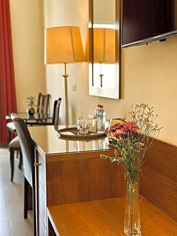 Junior Suite-Pool OR Garden View