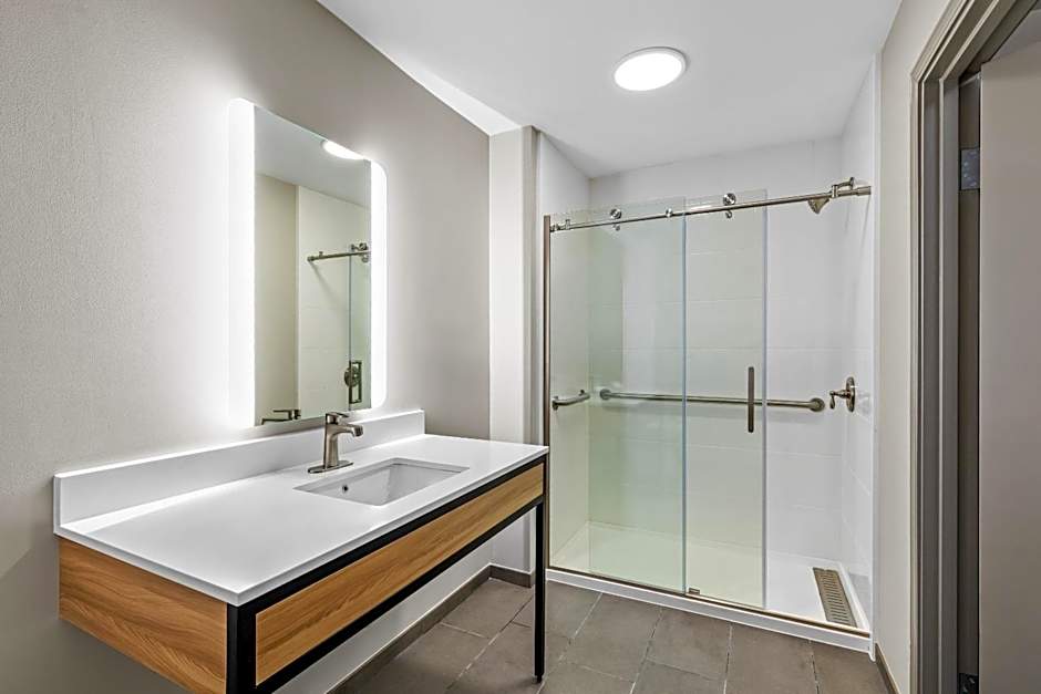 Days Inn & Suites by Wyndham Union City