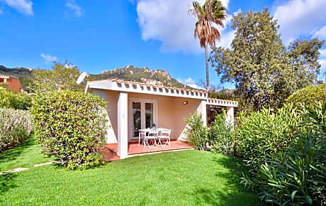 ISA - Residence in Costa Rei just 450 meters from the beach, apartments with air conditioning and outdoor private area