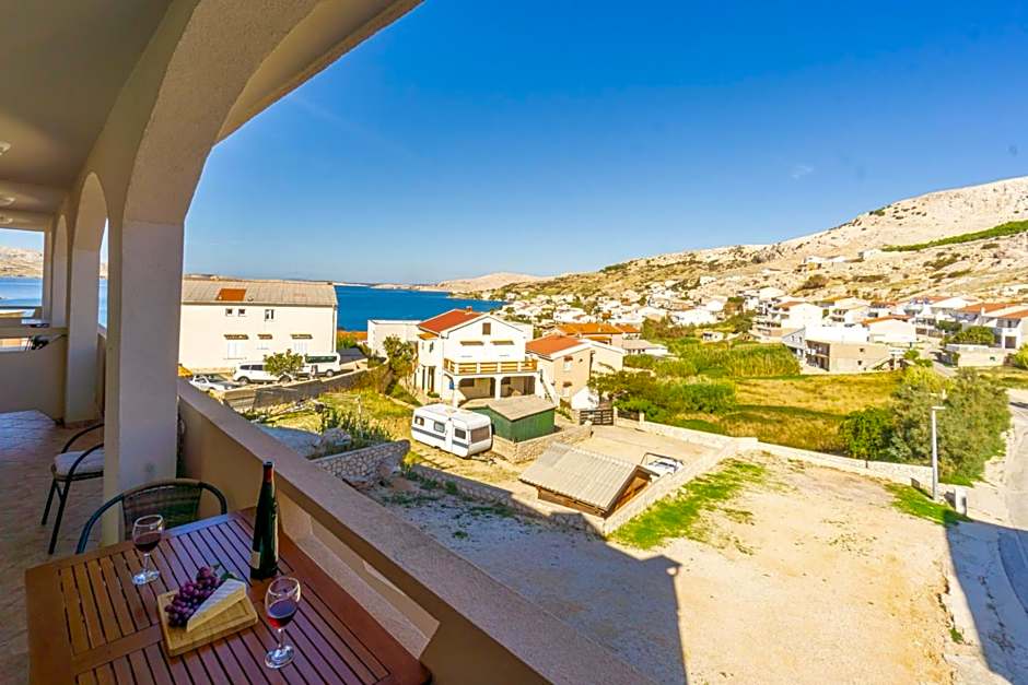 Apartment and Room Bacic