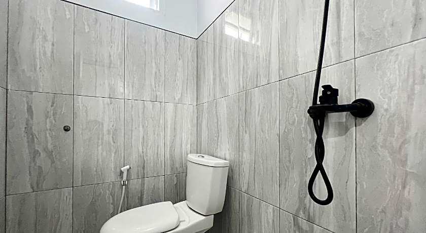 RedDoorz Syariah near Alun Alun Wonosobo 4