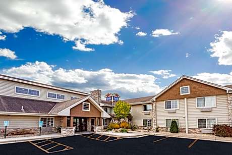 AmericInn by Wyndham Hotel and Suites Long Lake