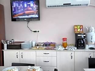 Huxley Hotel and Aparts Old City