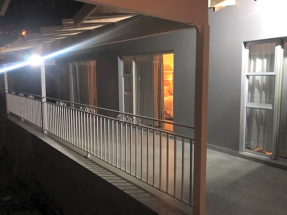 8 on Acacia Guesthouse