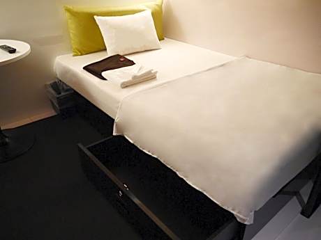 Female First Class Cabin