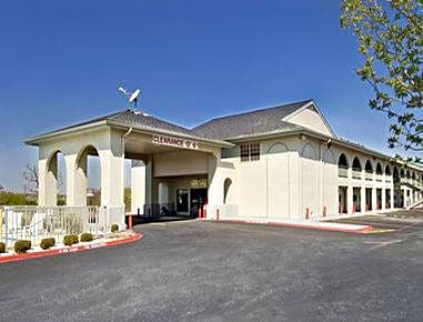 Super 8 by Wyndham - Canton, Texas