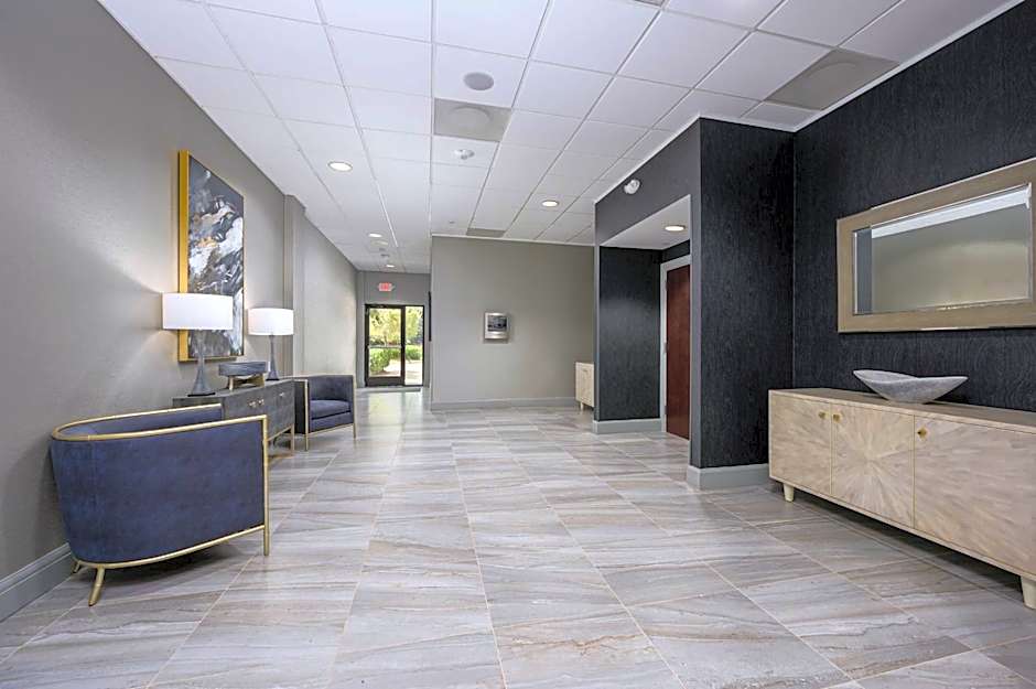 DoubleTree by Hilton Raleigh Midtown