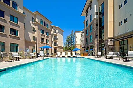 Holiday Inn Express and Suites Valencia - Santa Clarita By IHG