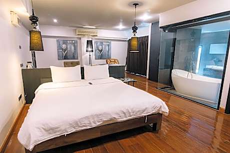 Suite King Bed