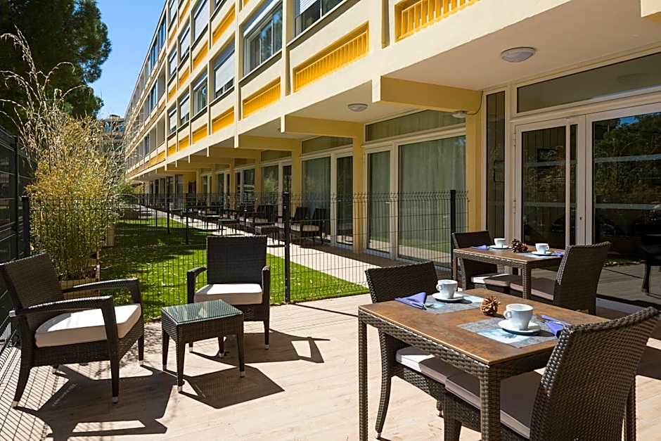 Operalia Hotel les Pins