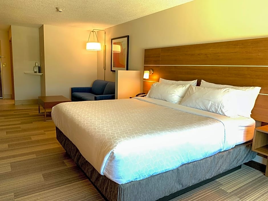 Holiday Inn Express & Suites Lexington Downtown Area-Keeneland, an IHG Hotel