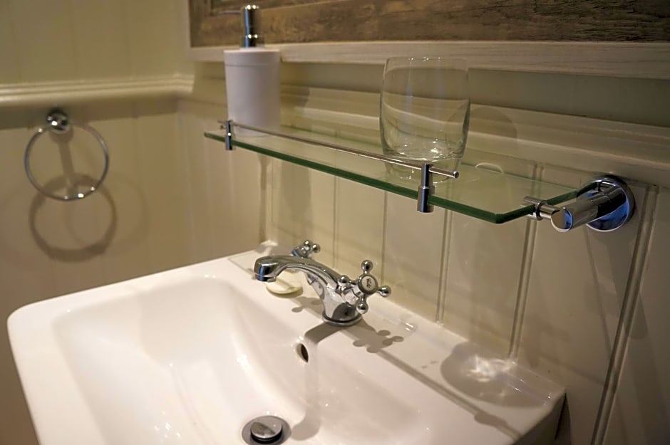 Cedar House Boutique B&B